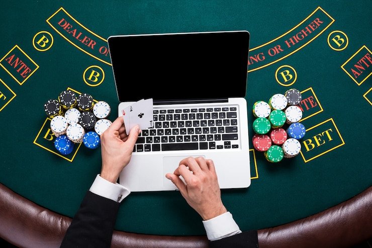 Antarmuka permainan Koprok di qq777 slot dengan tata letak meja dan kartu-kartu pemain